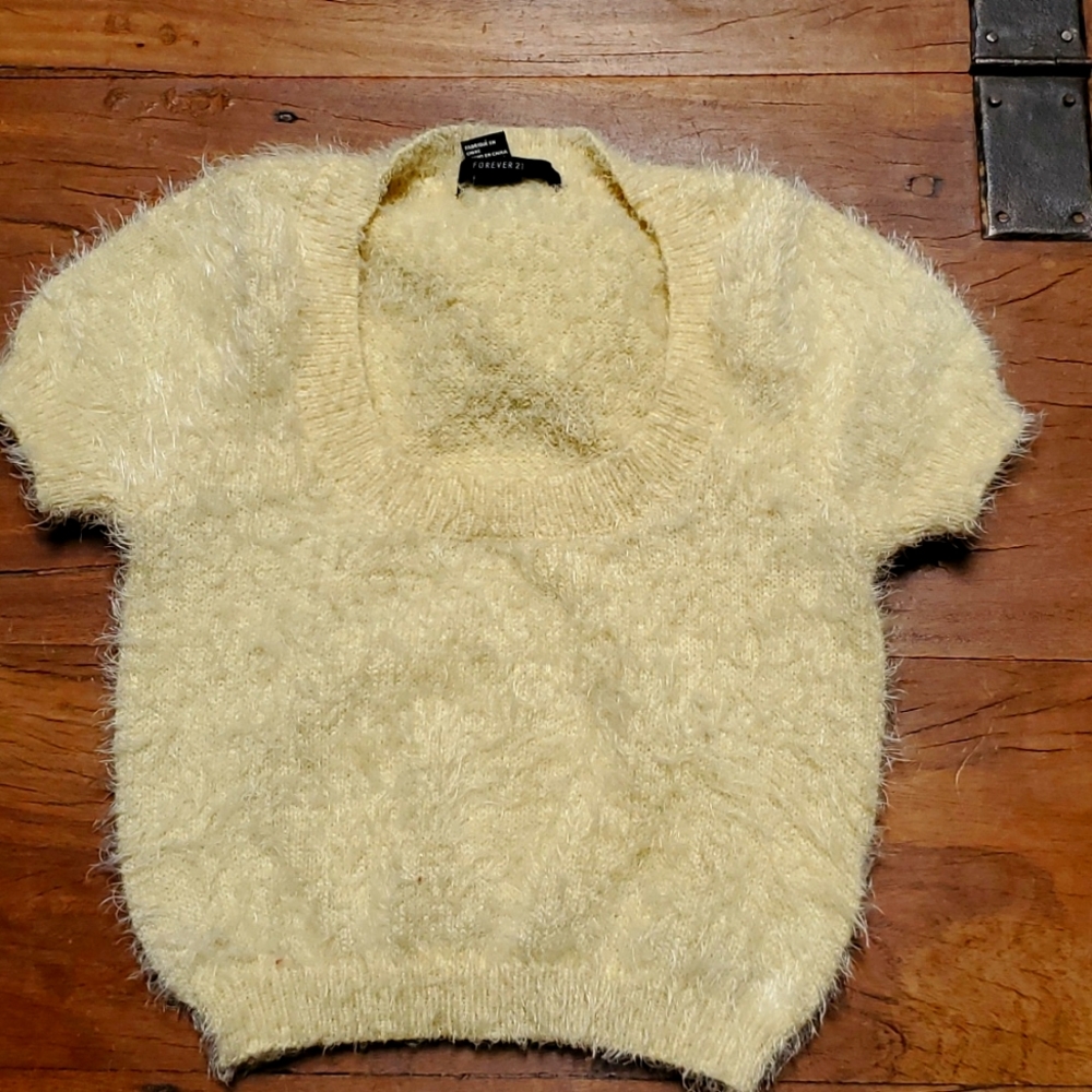 Yellow crop top faux fur.